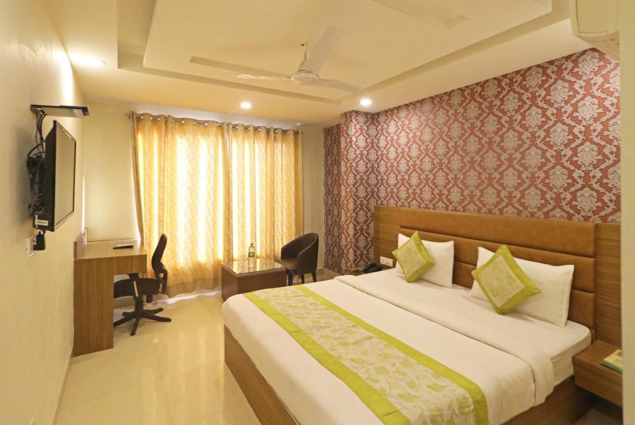 Hotel Ronit Royal Delhi Airport By D'Capitol นิวเดลี ภายนอก รูปภาพ