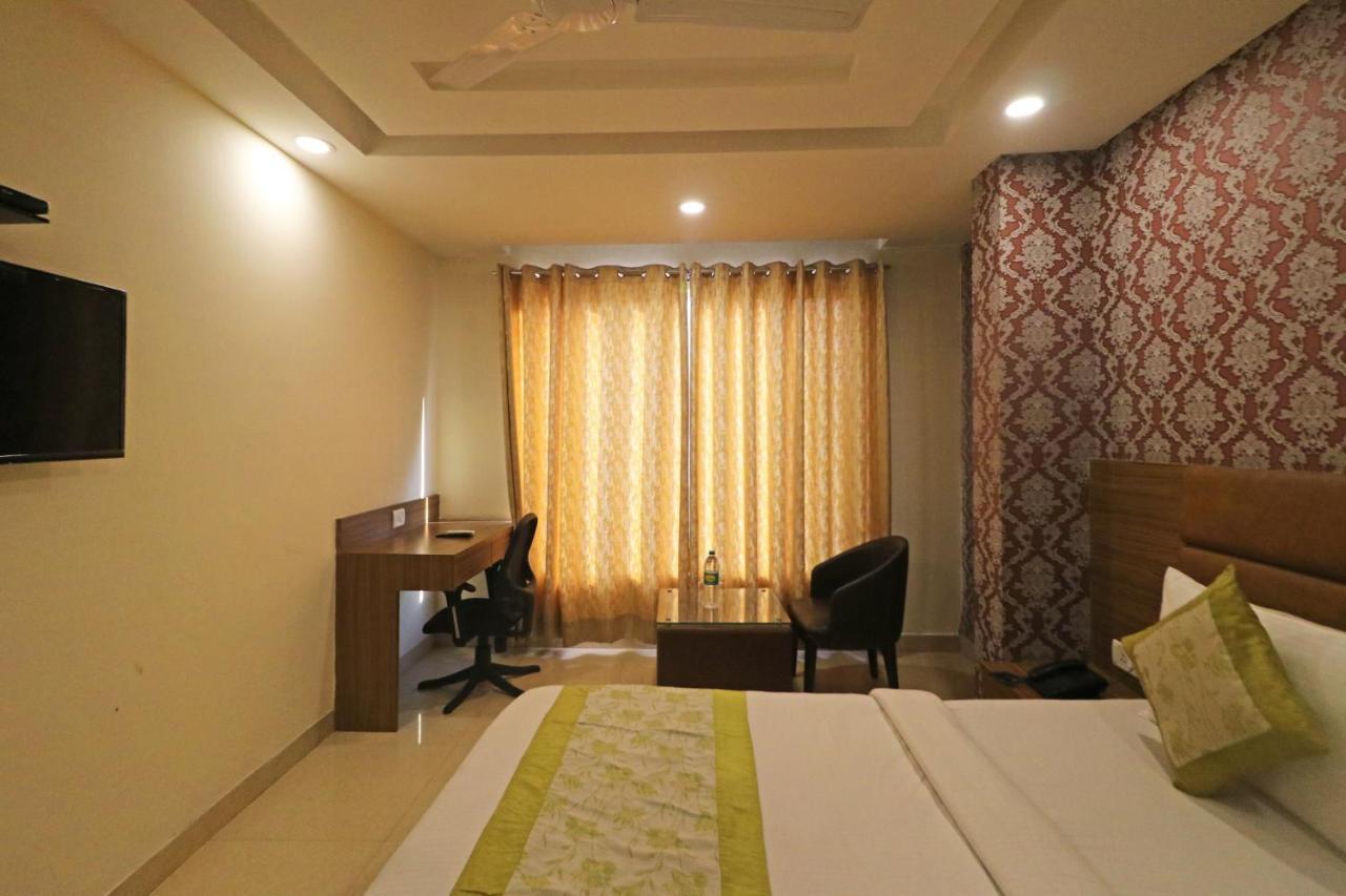 Hotel Ronit Royal Delhi Airport By D'Capitol นิวเดลี ภายนอก รูปภาพ