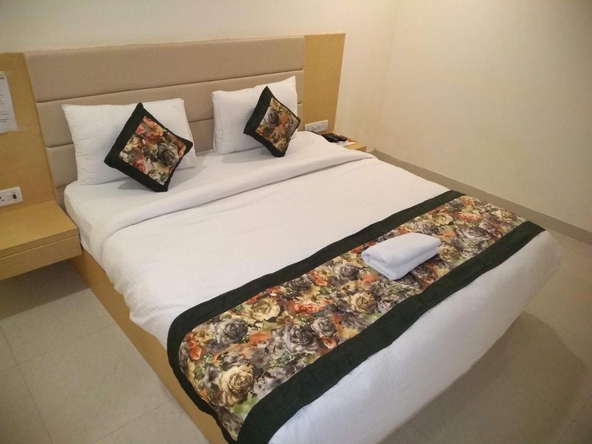 Hotel Ronit Royal Delhi Airport By D'Capitol นิวเดลี ภายนอก รูปภาพ