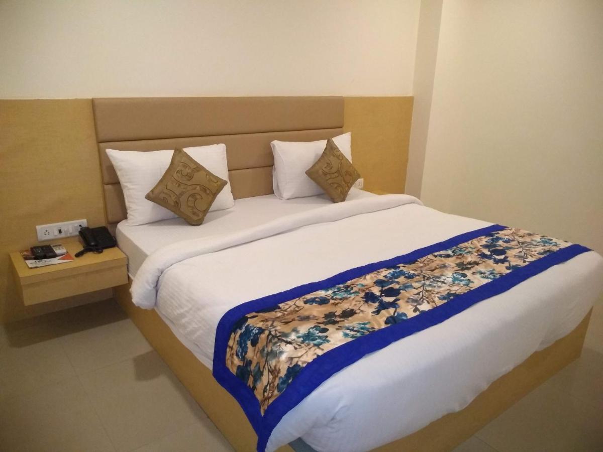 Hotel Ronit Royal Delhi Airport By D'Capitol นิวเดลี ภายนอก รูปภาพ