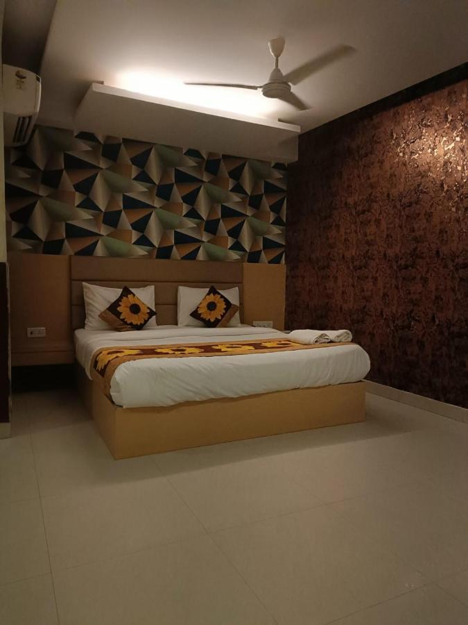 Hotel Ronit Royal Delhi Airport By D'Capitol นิวเดลี ภายนอก รูปภาพ