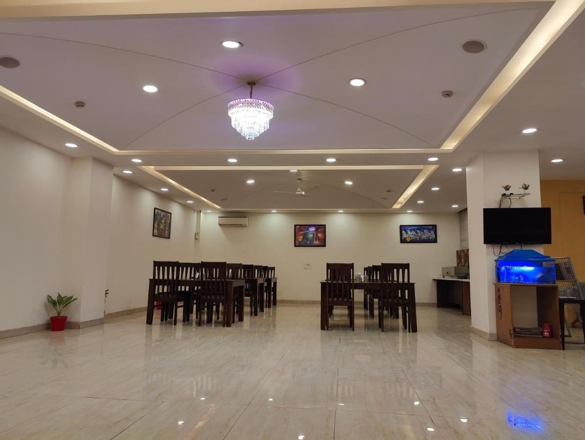 Hotel Ronit Royal Delhi Airport By D'Capitol นิวเดลี ภายนอก รูปภาพ