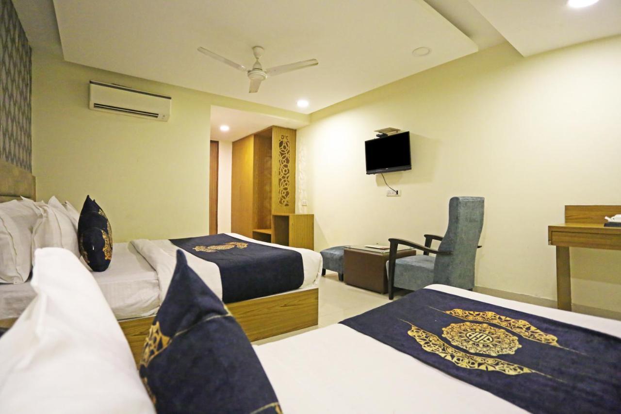 Hotel Ronit Royal Delhi Airport By D'Capitol นิวเดลี ภายนอก รูปภาพ